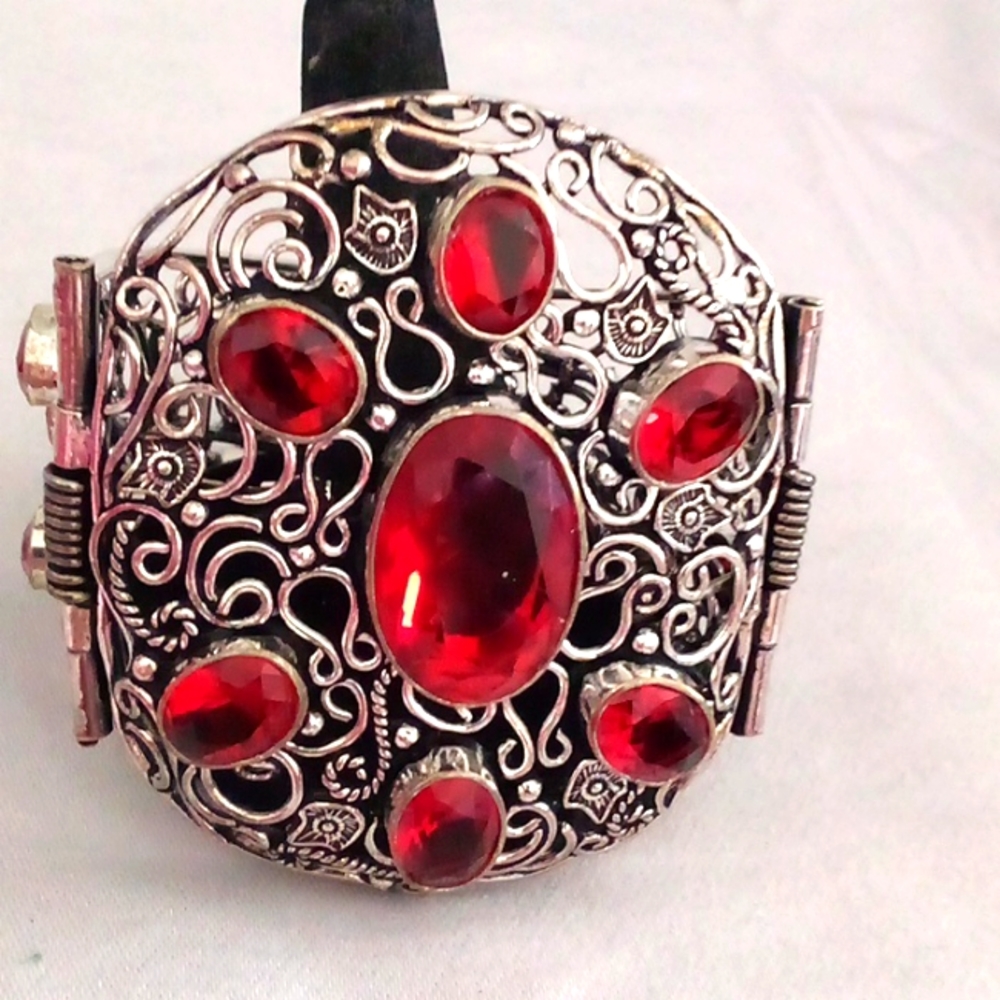 Huge red topaz cuff bracelet ❤️